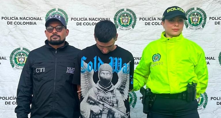Jefry Andrés Murillo (centro), conocido con el alias de 'Jefry', fue requerido mediante orden judicial por los delitos de homicidio agravado.