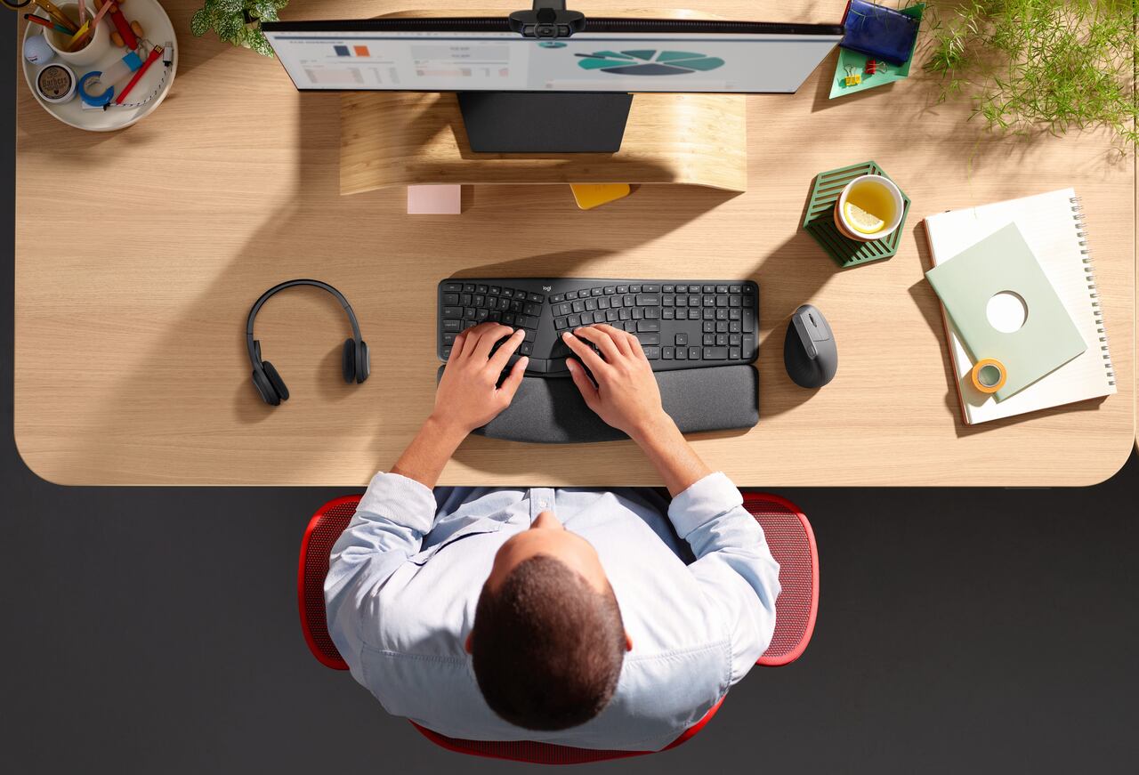 Ha desarrollado dispositivos que optimizan la postura y previenen molestias físicas, promoviendo así el bienestar y la productividad.