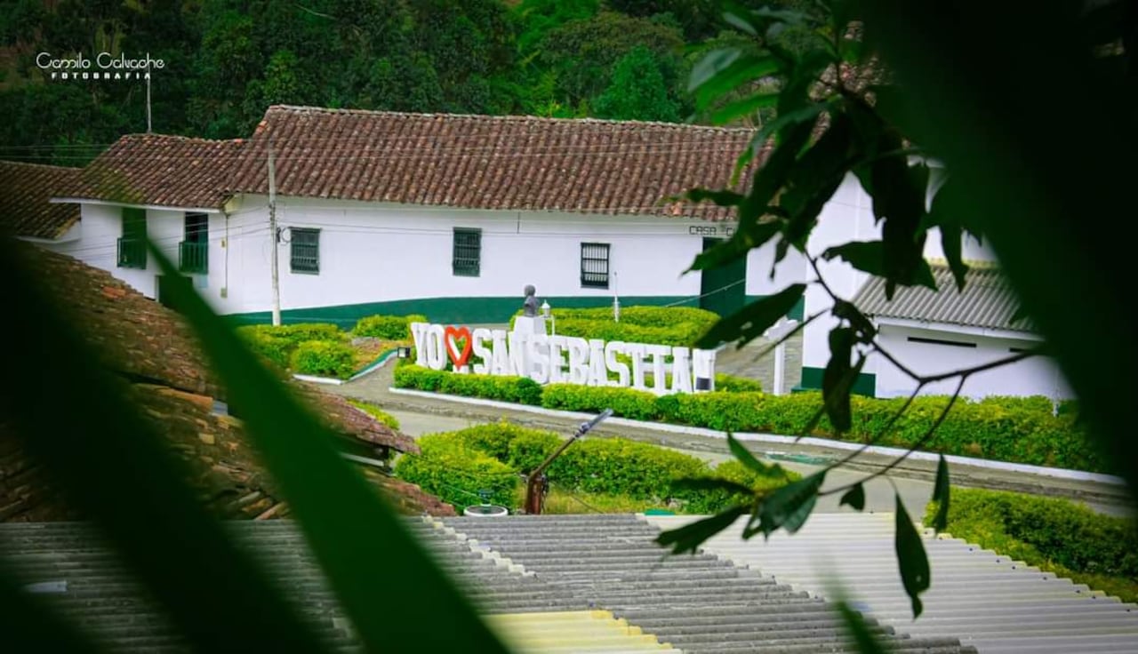 San Sebastián es un municipio localizado al sur del departamento del Cauca, en la zona denominada Macizo Colombiano. Fue fundado en 1562 por Pedro Antonio Gómez, explicaron las autoridades municipales.
