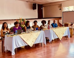 Mujeres que pactaron firmar la paz con actores armados en Buenaventura para el cese de violencia.