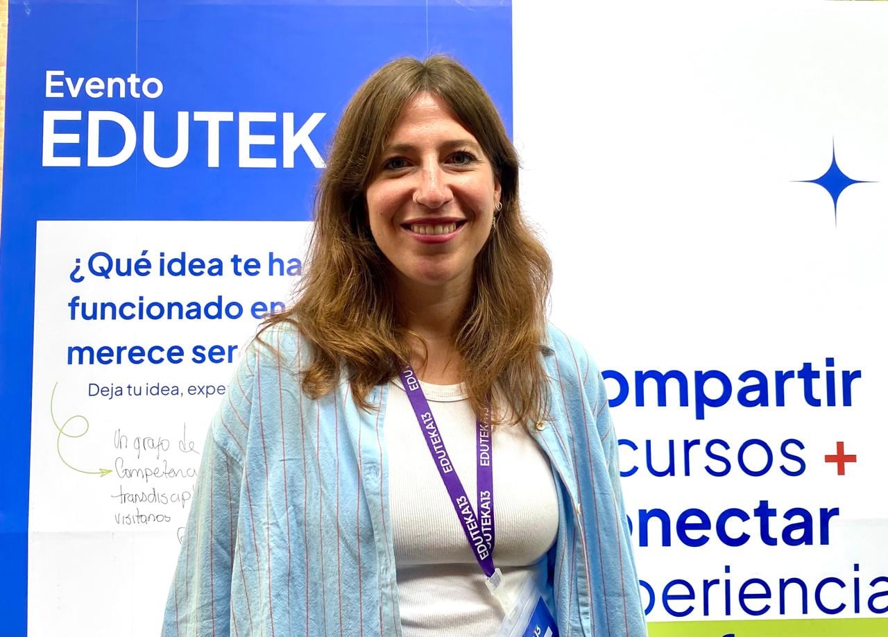 Anna Vater, gerente de proyectos en la fundación Siemens Stiftung, resalta la importancia de la representación latinoamericana en los recursos abiertos.