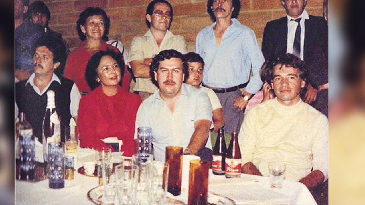 Carlos Lehder fue uno de los capos del narcotráfico más poderosos de Colombia y cercano a Pablo Escobar. Sus propiedades se extendieron a las Bahamas y entre sus excentricidades están las pistas aéreas que construyó en la selva de este país para mover cocaína.