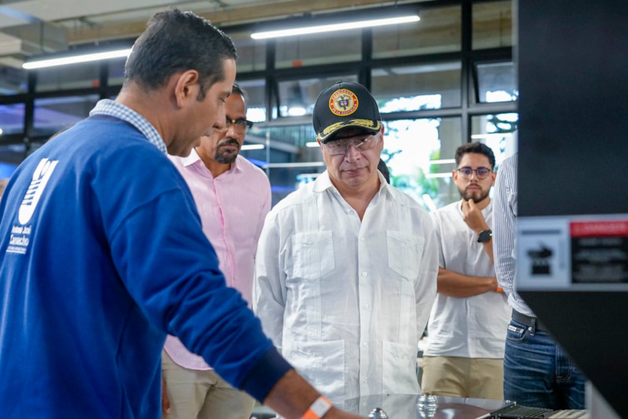 El presidente Gustavo Petro en el más reciente consejo de ministros planteó la idea de volver a aumentar el salario mínimo.