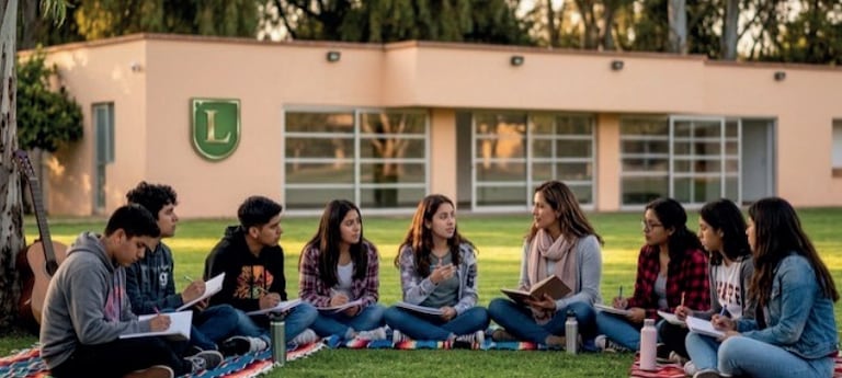 En Colombia, solo 43 de cada 100 jóvenes se gradúan y cerca del 9% deserta por elegir una carrera equivocada o por disgusto con el programa.