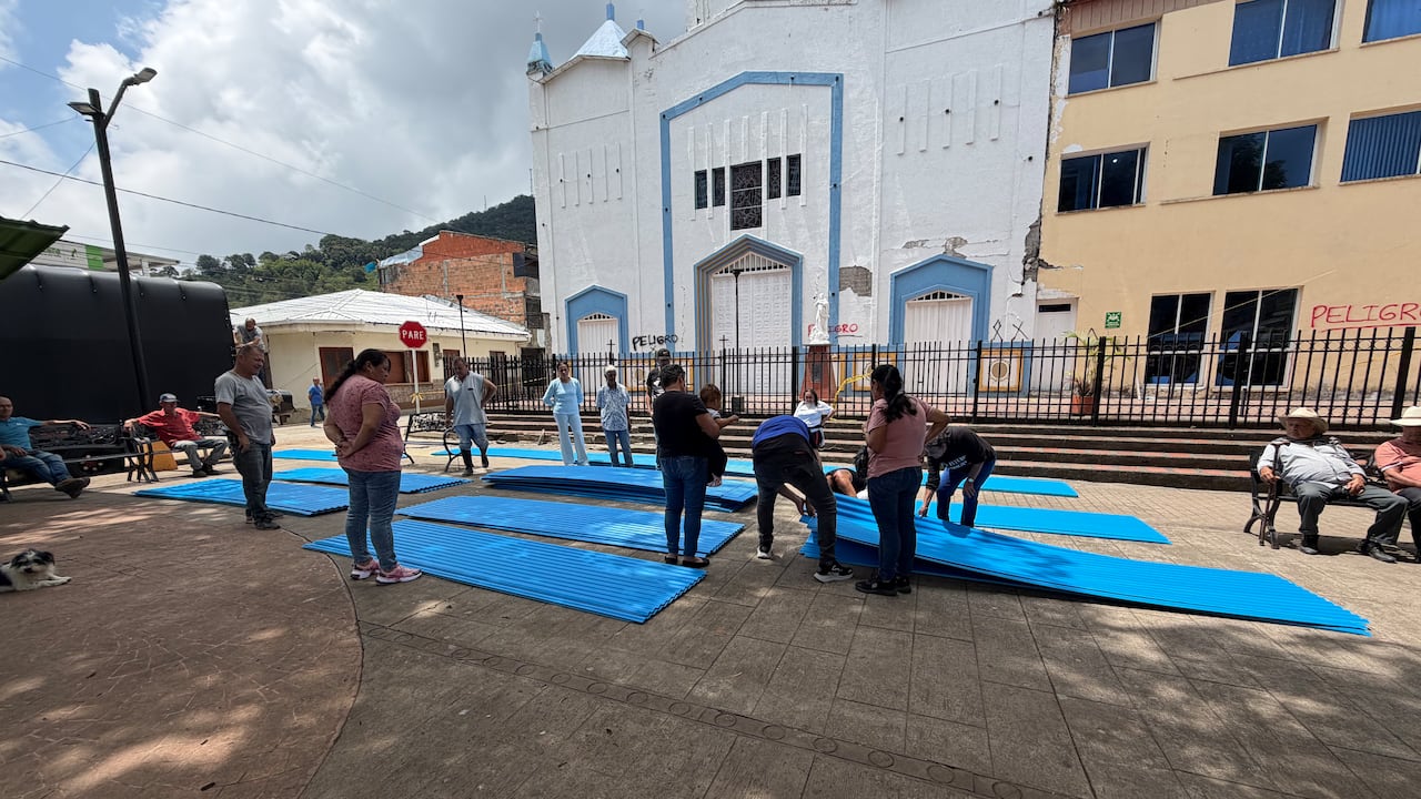 La campaña ‘Un techo solidario por Colombia’ contribuye a la recuperación de viviendas afectadas por el sismo en el Valle del Cauca.