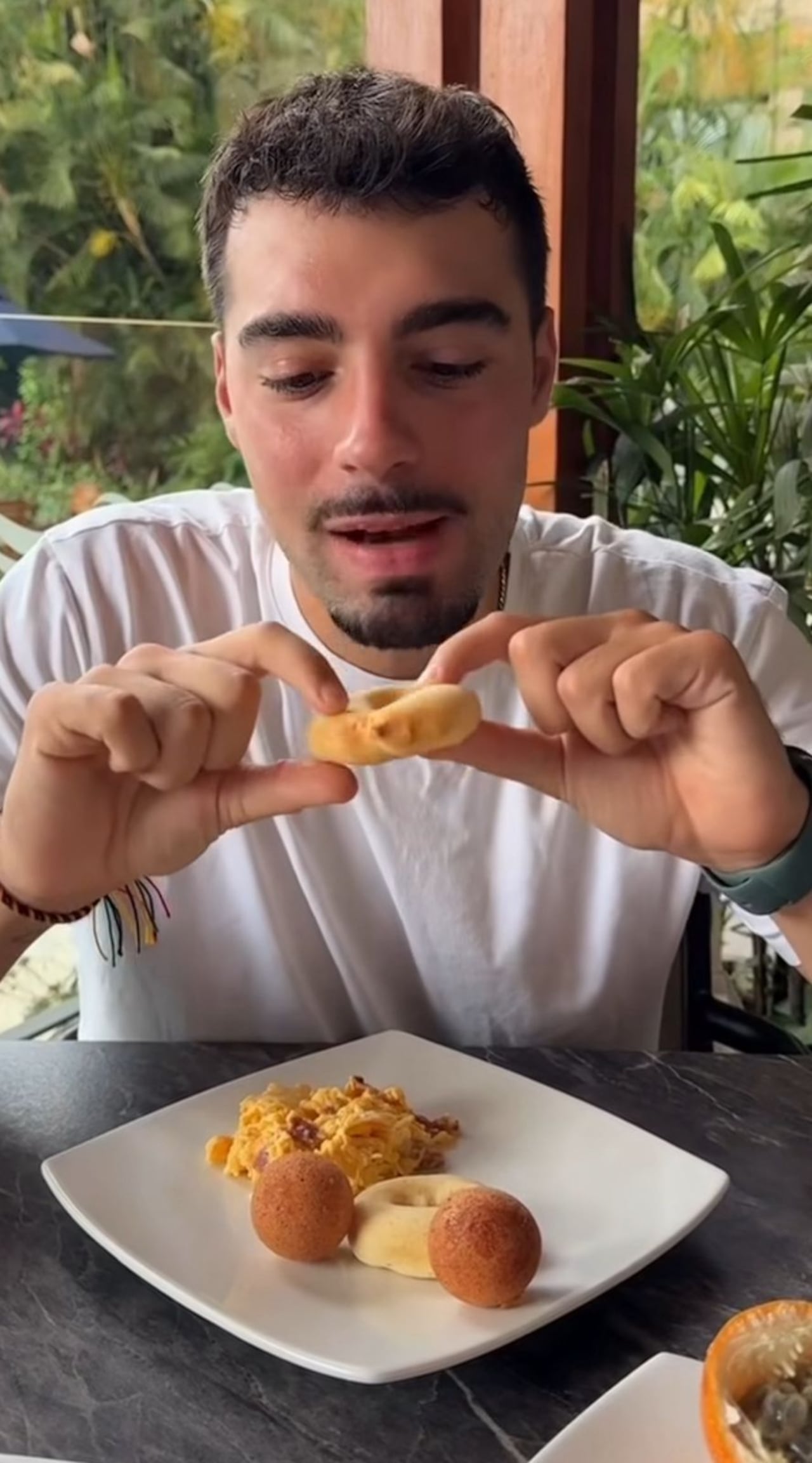 El español probó el pandebono y la almojabana