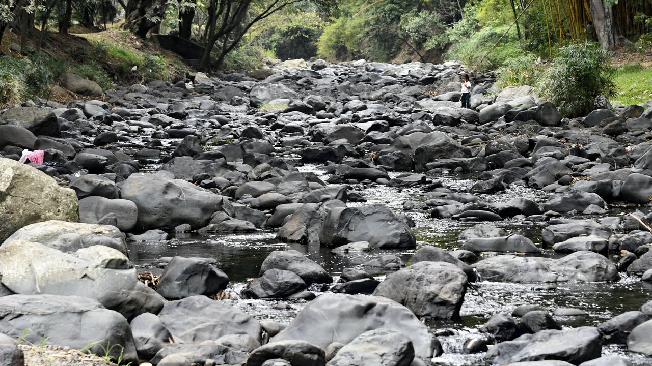 Cali: El bajo caudal en los principales ríos que atraviesan la ciudad de Cali (Cauca, Pance, Cali, )genera preocupación en las autoridades por su bajo nivel al llegar a la boca tomas del acueducto. foto José L Guzmán. El País