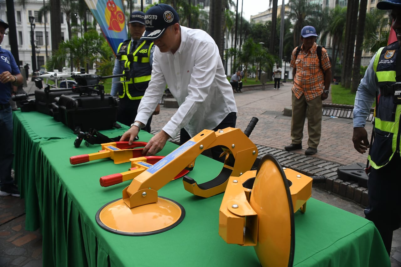 Cali. Vuelve el cepo y se implementan las bodycams A partir del 1 de agosto, la Secretaría de Movilidad empezará a utilizar nuevas herramientas tecnológicas de manera sancionatoria, Foto José L Guzmán. EL País.