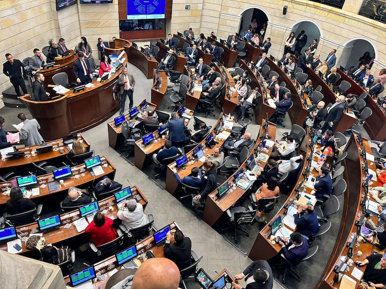 Aunque el Congreso aprobó la reforma pensional, algunos analistas consideran que podría caerse por vícios de trámite. Foto Colprensa