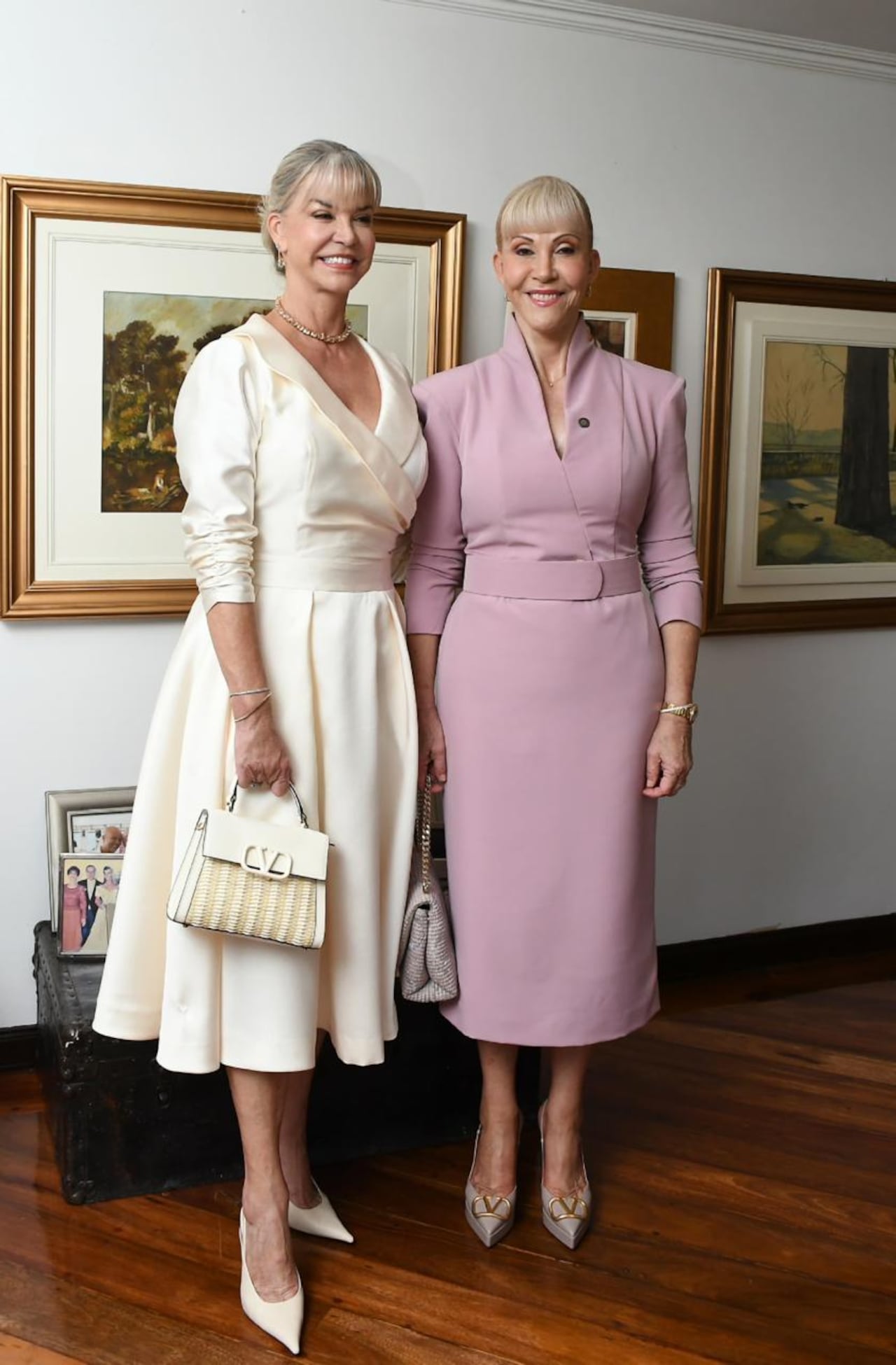 Con una creación de Andrés Otálora, la gobernadora Dilian Francisca Toro aprovechó la posesión presidencial para resaltar el aporte de los diseñadores vallecaucanos a la moda colombiana.