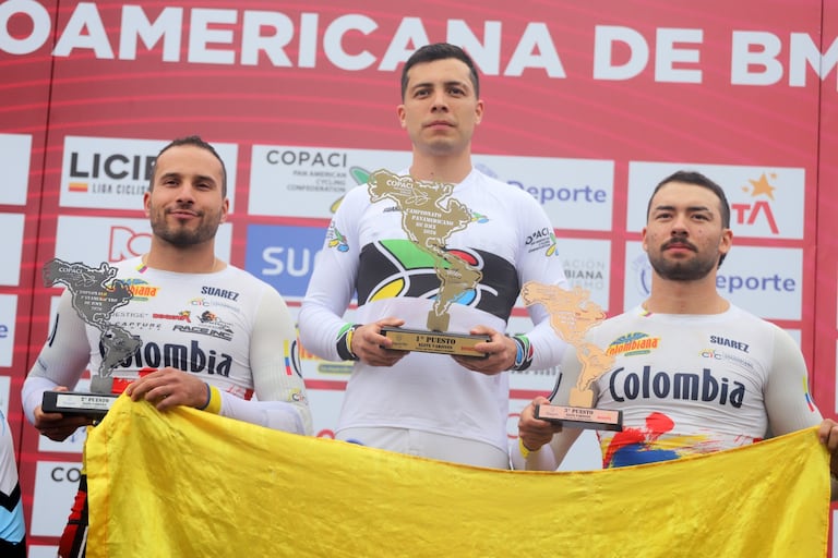 Podio barones élite del Campeonato Panamericano de BMX 2026. De izquierda a derecha los colombianos Carlos Ramírez, Diego Arboleda y Mateo Carmona.