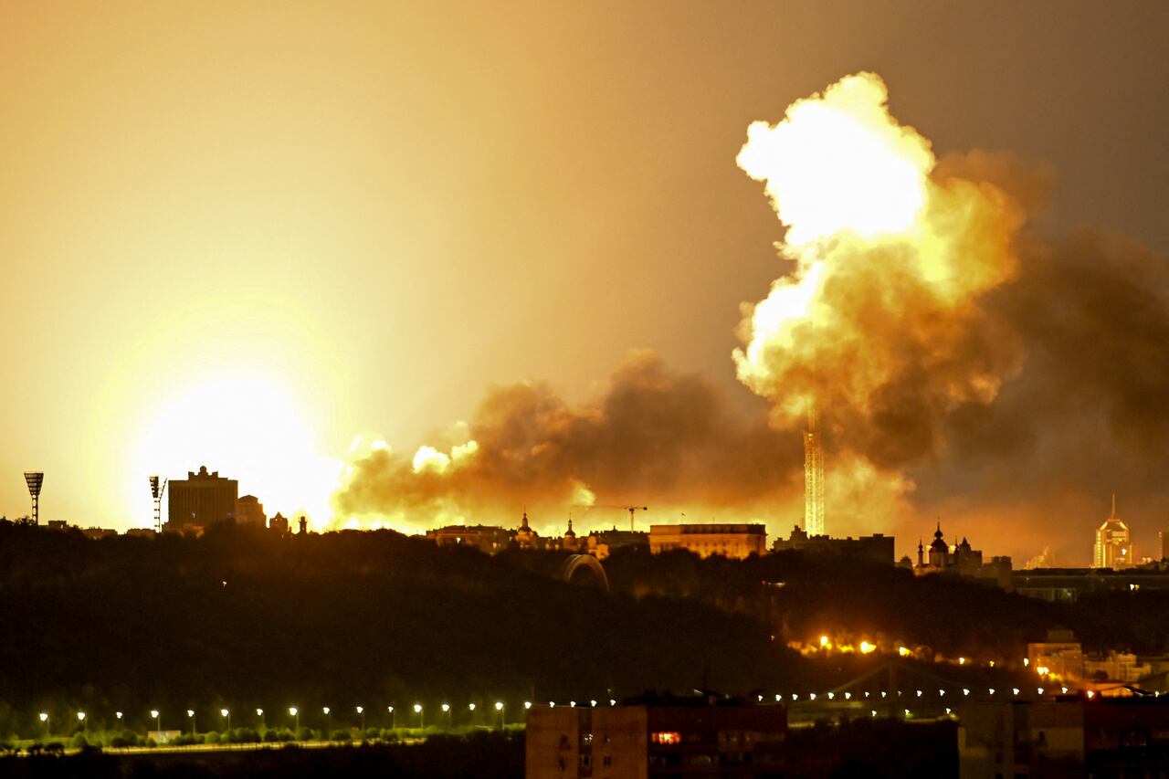Los bombardeos con misiles y drones rusos sacudieron partes de Ucrania durante la noche, causando cuatro muertos y decenas de heridos, según informaron las autoridades el 2 de junio. Estos son los ataques más recientes en una guerra sin un final a la vista.