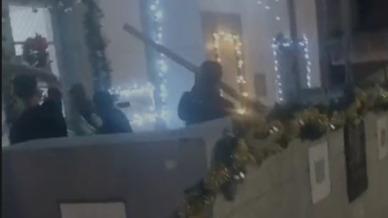 Varios sujetos la emprendieron contra la estación de Policía de Villa Rica, tras la muerte de un civil, al parecer en medio de un procedimiento de control.