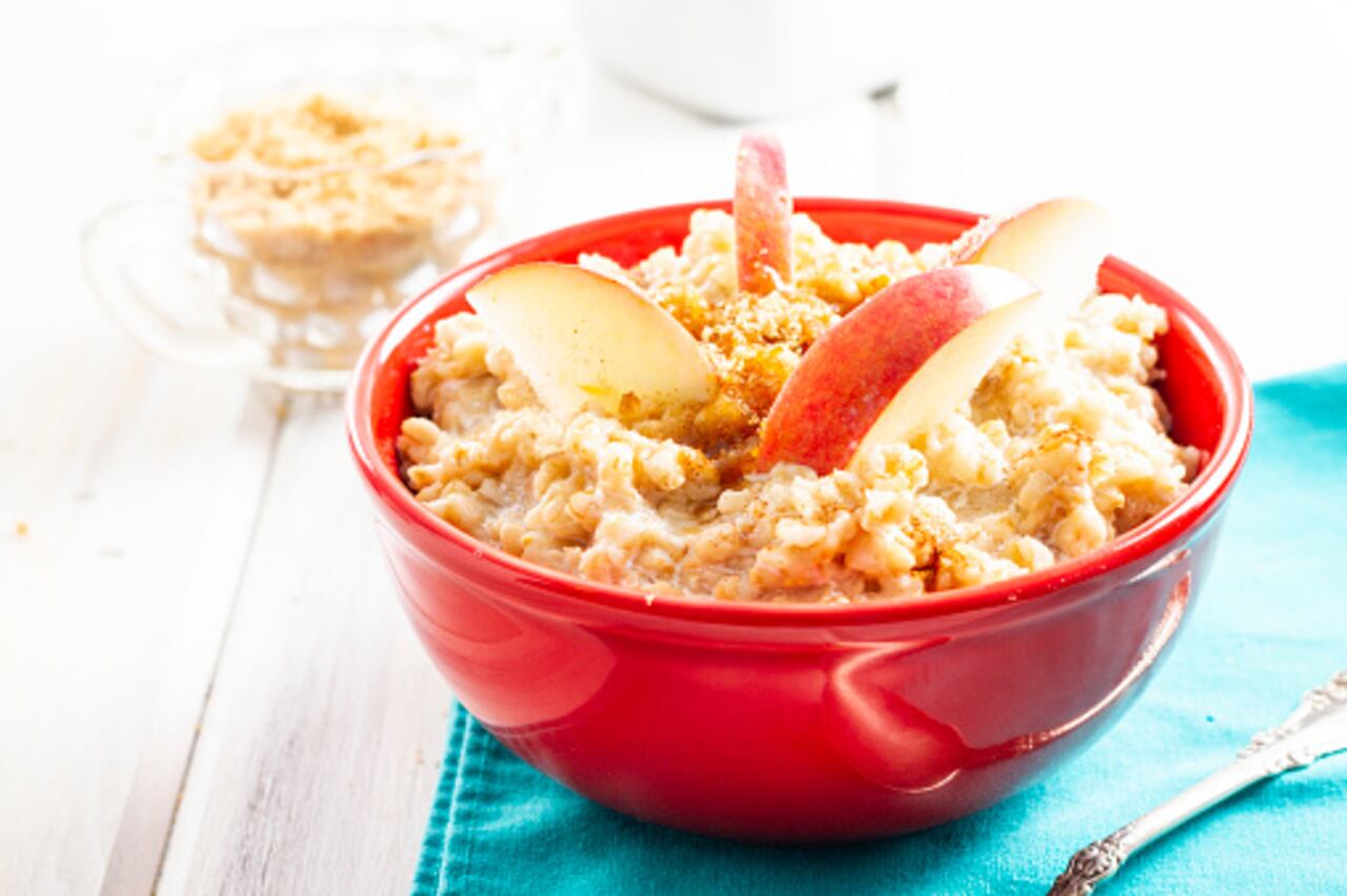 La avena con manzana es un buen reductor de colesterol.