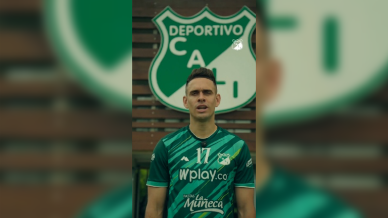 Rafael Santos Borré en la sede del Deportivo Cali.