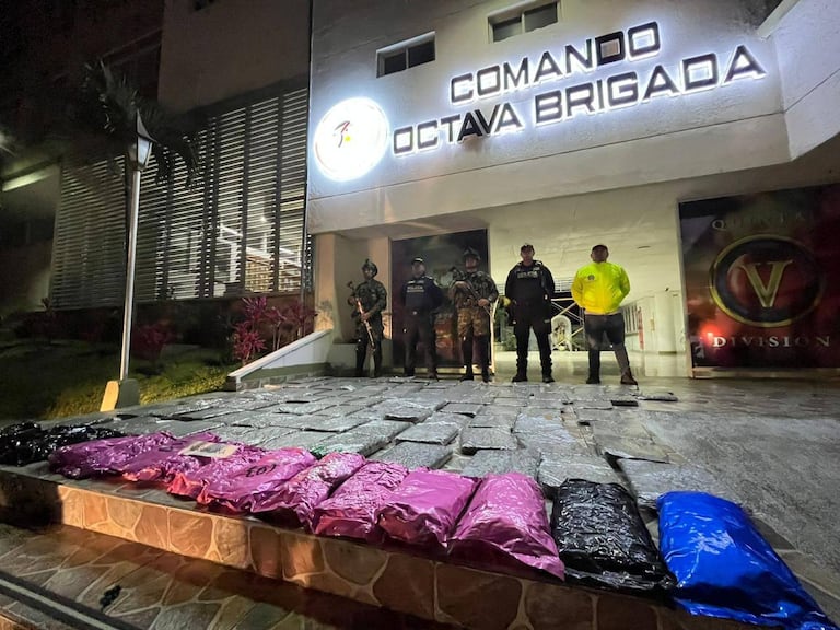 El alucinógeno fue hallado oculto en un automotor que fue detenido durante labores de registro en la vía que comunica a Calarcá con Armenia.