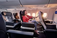 Este modelo de aeronave cuenta con un sistema de entretenimiento que incluye los últimos estrenos y los contenidos más clásicos para que elija el que prefiera, pantallas personales y un menú para disfrutar de cada momento del vuelo.