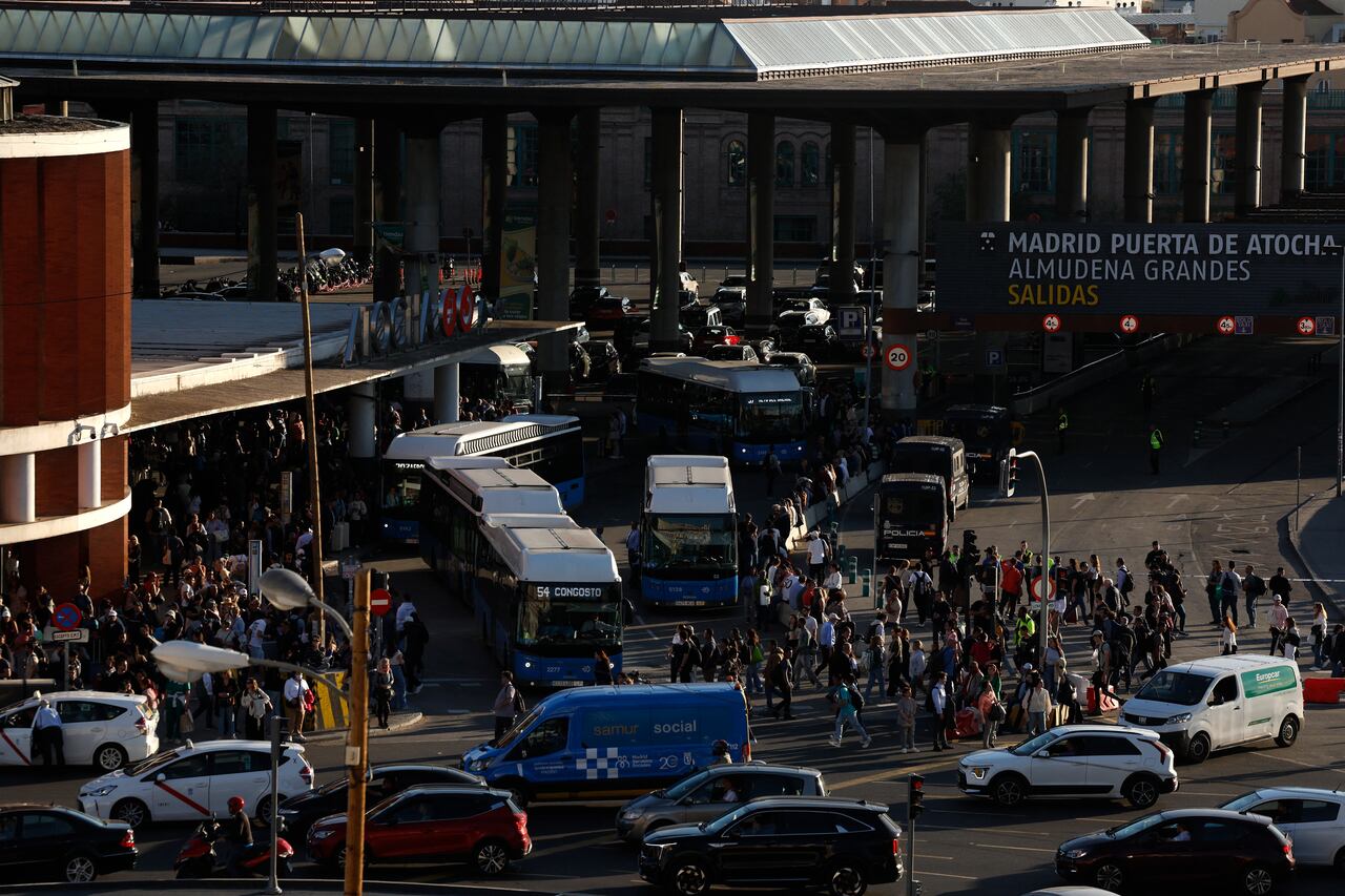 El sistema de transporte masivo colapsó tras el apagón masivo en Madrid.