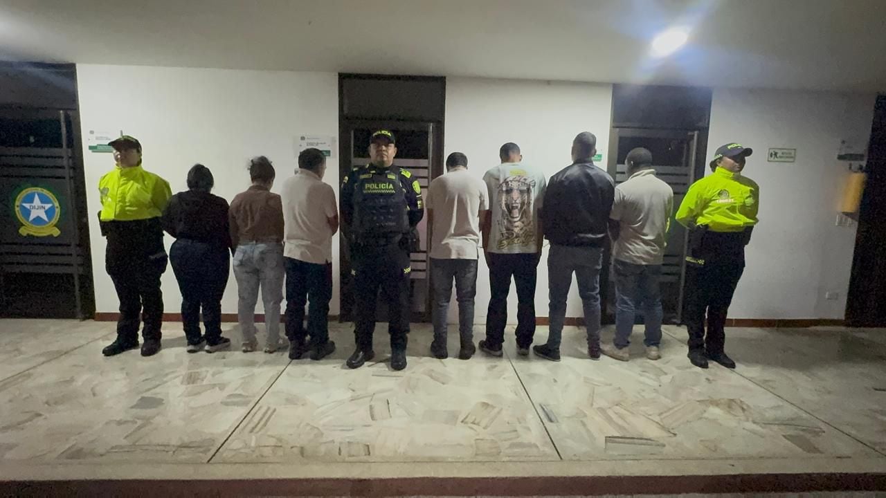 Autoridades de la Policía Fiscal y Aduanera incautaron más de 172.000 unidades de medicamentos ilegales en operativos realizados en el sur de Cali.