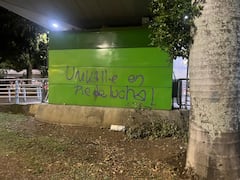 Encapuchados vandalizan estaciones del mío a lo largo de la calle quinta durante marcha de antorchas de univalle