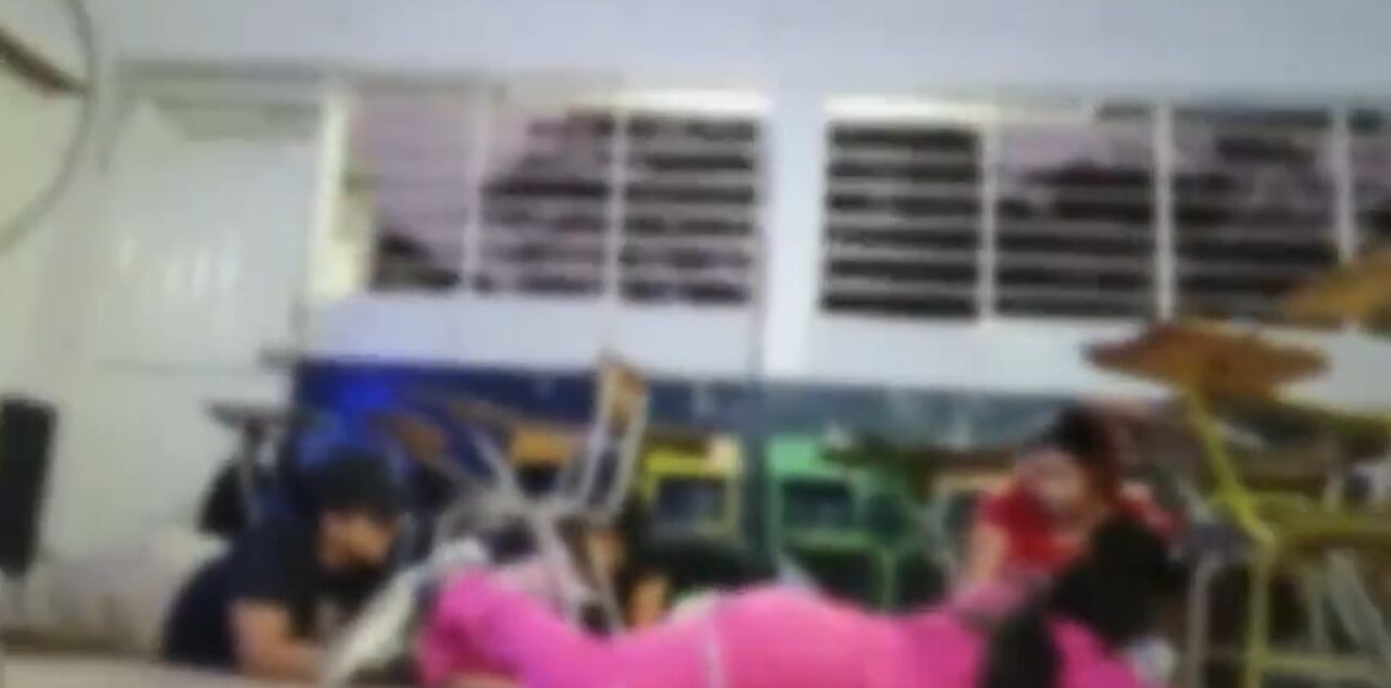 El enfrentamiento generó pánico en la comunidad que quedó en medio del fuego cruzado.