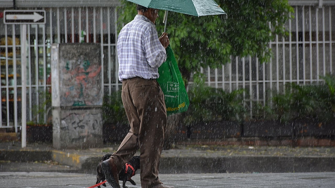 Sigue la temporada invernal en todo el Valle del Cauca. En Cali se presentan lluvias fuertes durante la noche y en el día lluvias fuertes, por corto tiempo. Foto Jorge Orozco