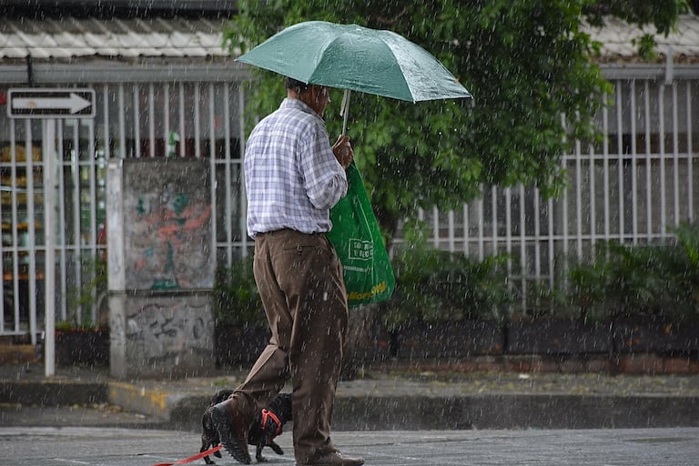 Sigue la temporada invernal en todo el Valle del Cauca. En Cali se presentan lluvias fuertes durante la noche y en el día lluvias fuertes, por corto tiempo. Foto Jorge Orozco