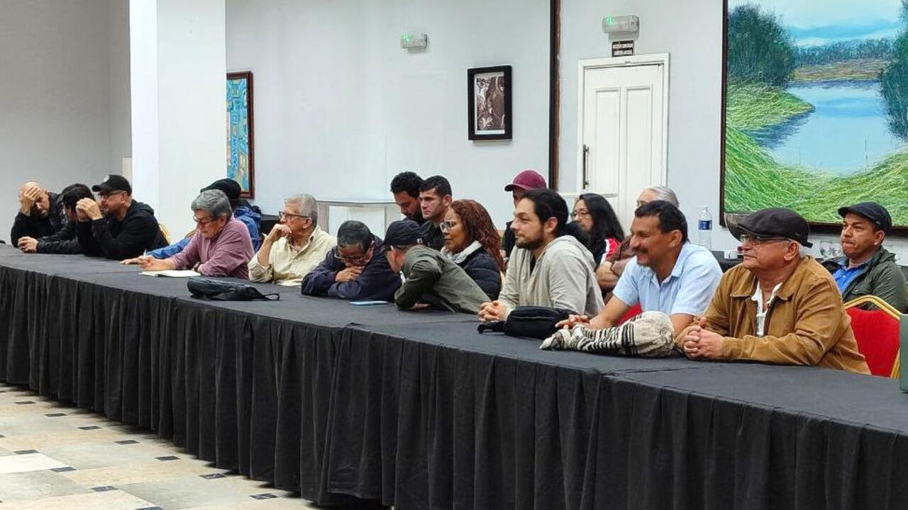 “Avanzan los diferentes acuerdos parciales sobre participación de la sociedad en el proceso de paz y alivio humanitario en zonas críticas, que, junto al cumplimiento del CFBNT, demandan mayores esfuerzos de implementación. Para respaldarlos, se está considerando convocar a donantes, para constituir un fondo que soporte el cumplimiento de estos acuerdos”, dicen los negociadores del ELN.