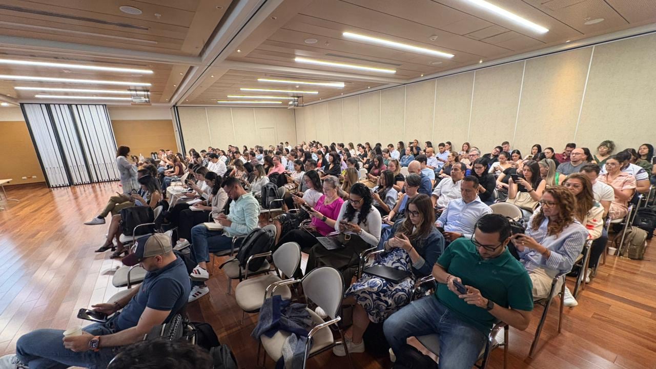 La jornada reunió a representantes de compañías como Meta y RCN Televisión, quienes compartieron tendencias sobre creatividad digital, medición de audiencias y eficiencia operativa.