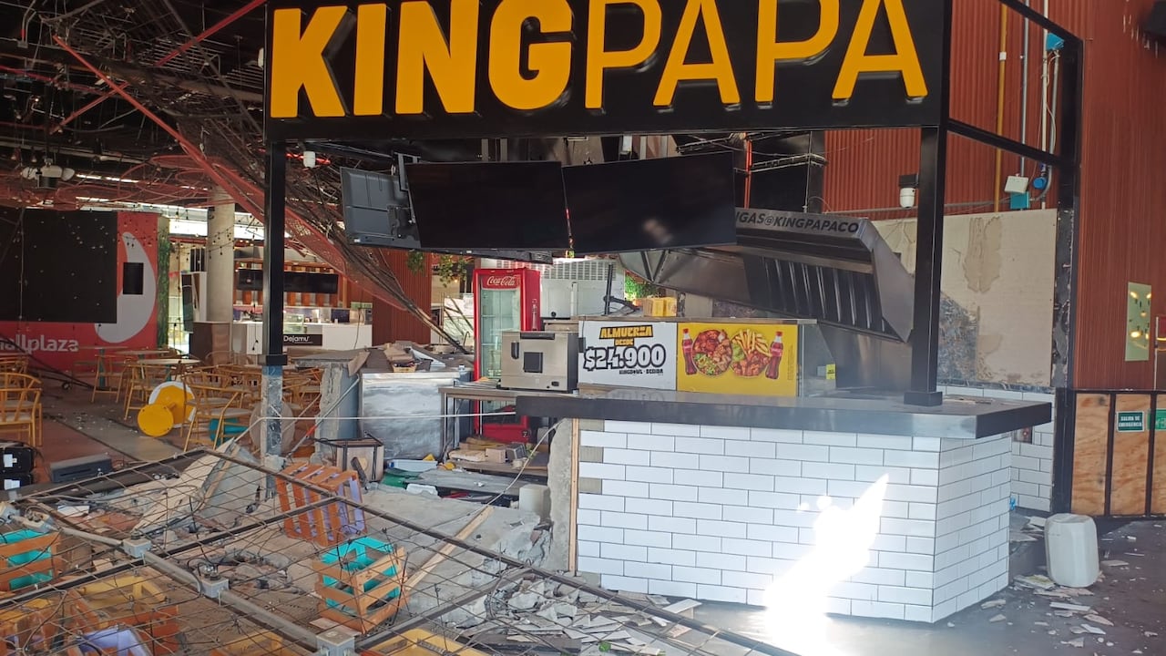 Así quedó el local de Kingpapa en Mall Plaza después del terremoto del 10 de agosto.