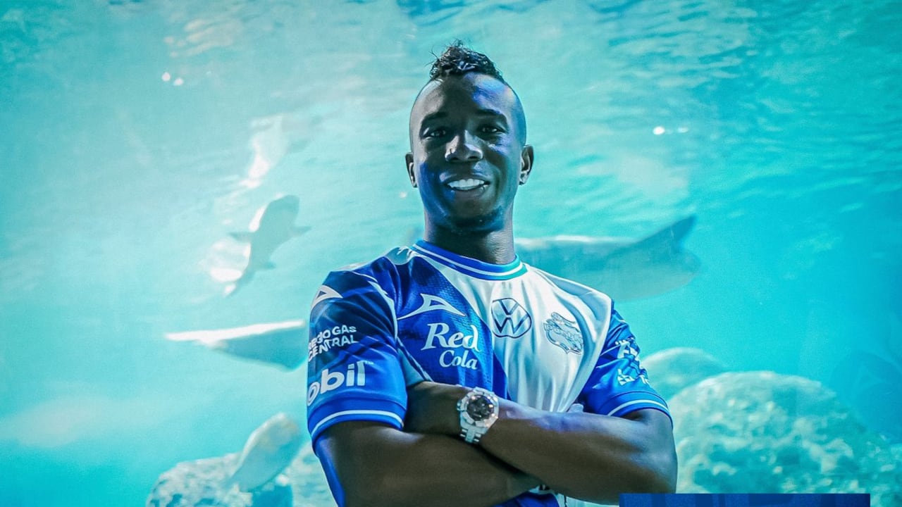 Kevin Velasco fue presentado como nuevo jugador del Club Puebla de México.