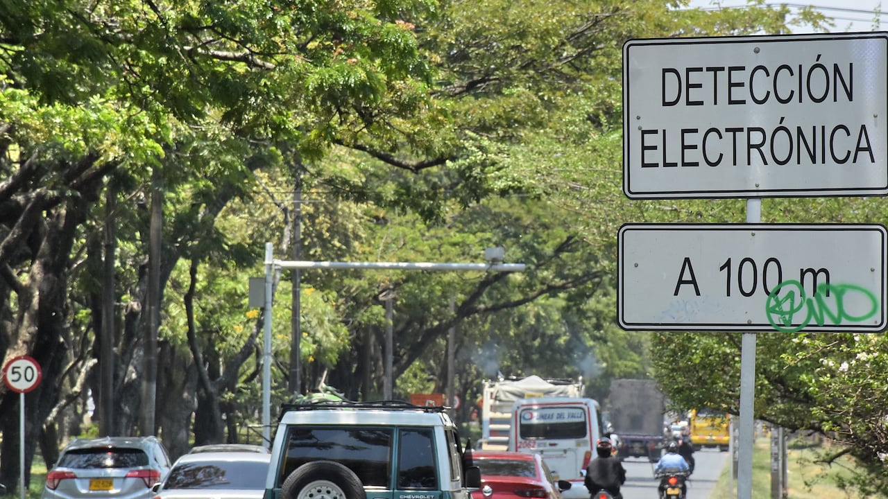 La Secretaría de Movilidad está pidiendo autorización para poder instalar 40 nuevas cámaras de fotodetección. Se espera que al menos el 50% de ellas queden funcionando en el 2024.