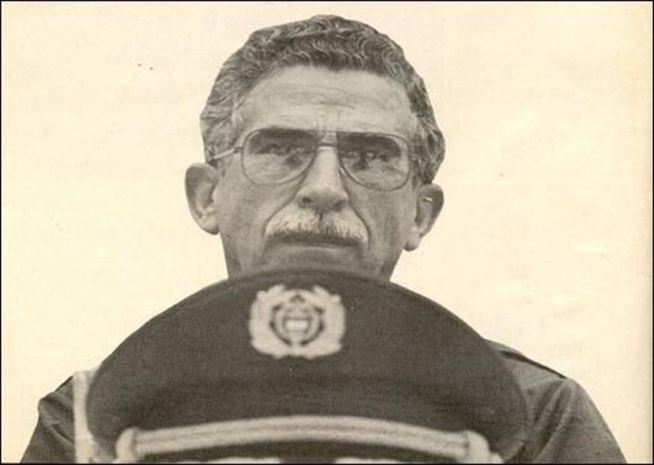 La misma Policía Nacional recordó que mencionar que “en 1985 por primera vez en la historia de la Policía Nacional, un oficial de la Institución obtuvo el grado de general de tres estrellas (hoy cuatro). Este ascenso fue conferido al entonces mayor general Víctor Alberto Delgado Mallarino director general de la Policía Nacional”.