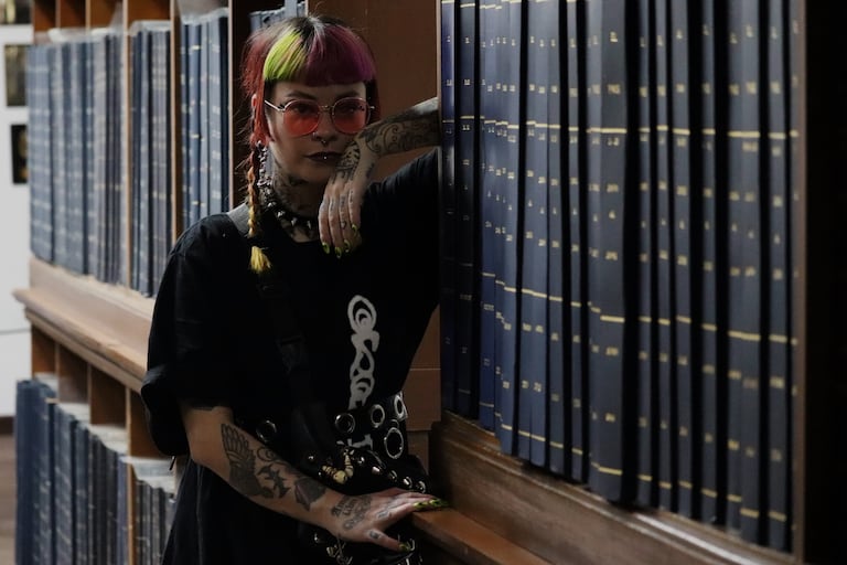 Diana Ordóñez artista conocida como Ledania. Grafitera, muralista y escultora bogotana.