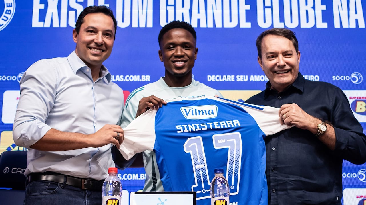 Luis Sinisterra presentado por su nuevo club.