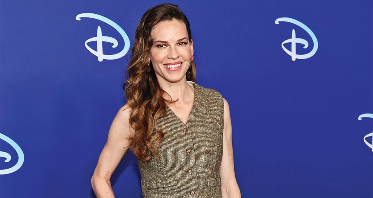 Hilary Swank anunció su embarazo de gemelos a los 48 años.