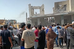 Esta imagen, obtenida de la agencia de noticias iraní ISNA, muestra el lugar de un ataque contra una escuela de niñas en Minab, en la provincia de Hormozgán, al sur de Irán, el 28 de febrero de 2026. Estados Unidos e Israel lanzaron ataques contra Irán el 28 de febrero. La emisora pública israelí informó que el líder supremo, el ayatolá Alí Jamenei, había sido el objetivo. La república islámica respondió con bombardeos de misiles contra los países del Golfo e Israel. (Foto de ALI NAJAFI / ISNA / AFP)