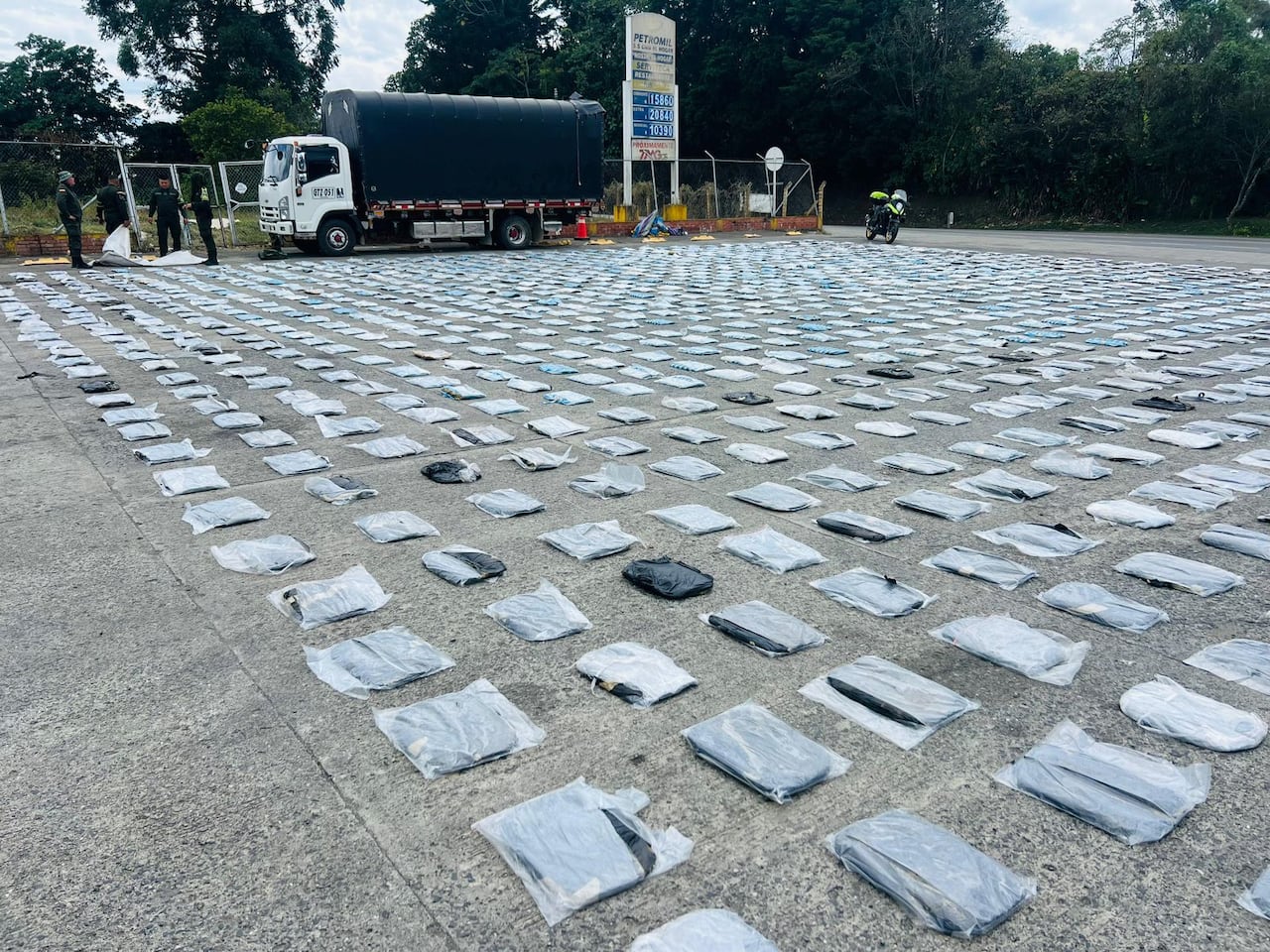 La Fuerza Pública ha neutralizado acciones con explosivos y brindado acompañamiento al transporte de café de exportación en la región.