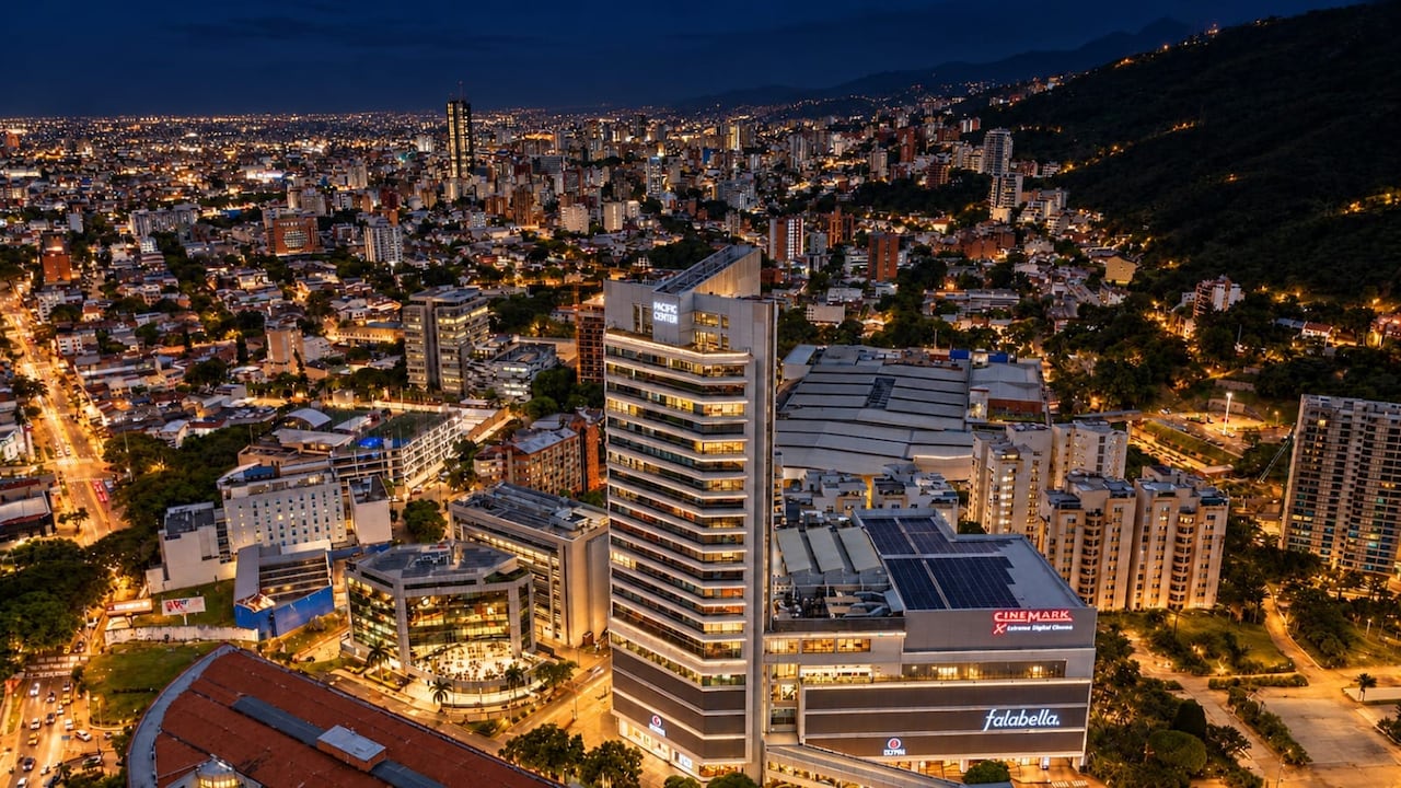 El centro comercial cuenta con certificaciones ISO 14001, 45001 y 9001.