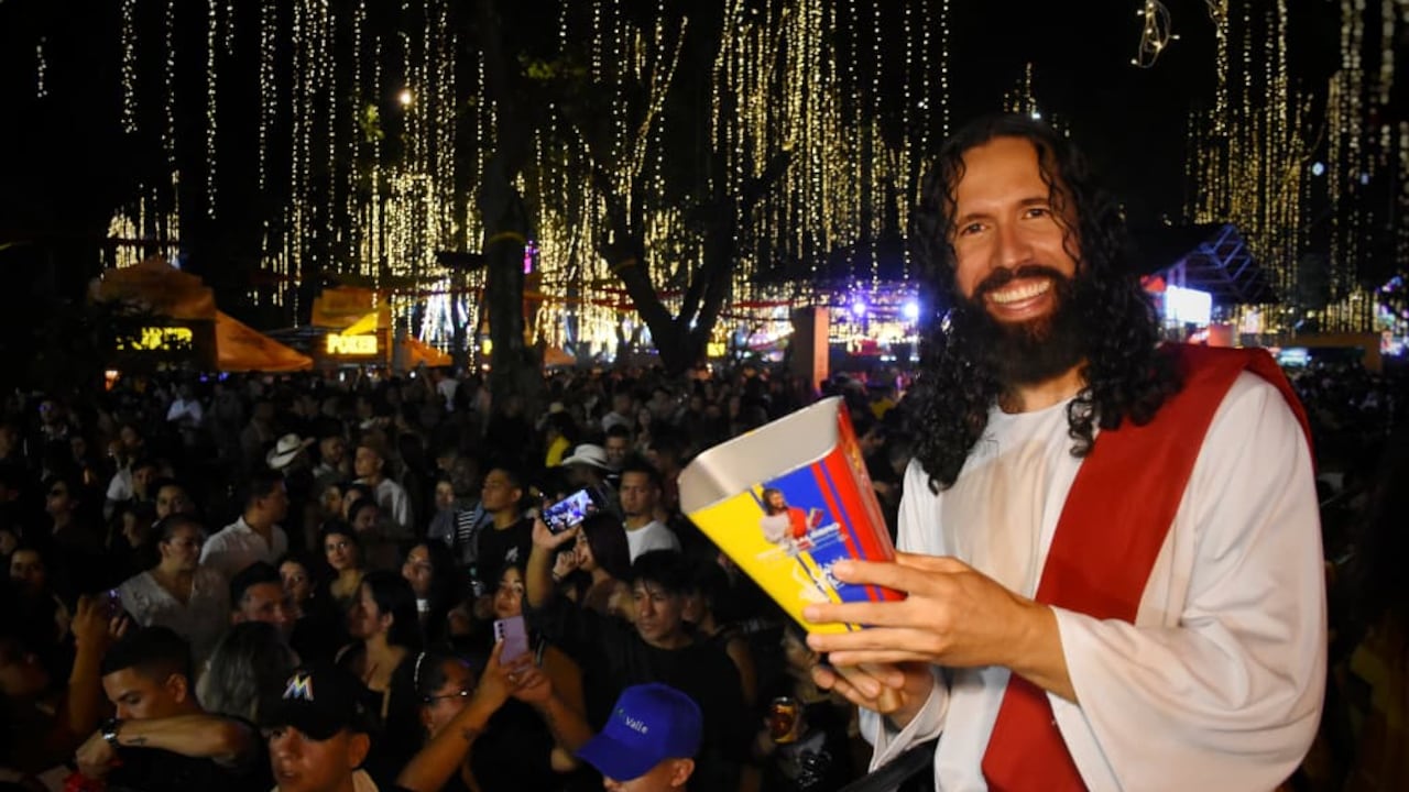 Jesús Salsero nació en Semana Santa en Cali y se hizo viral. Ahora anda en la Feria de Cali, llevando un mensaje de sana alegría.