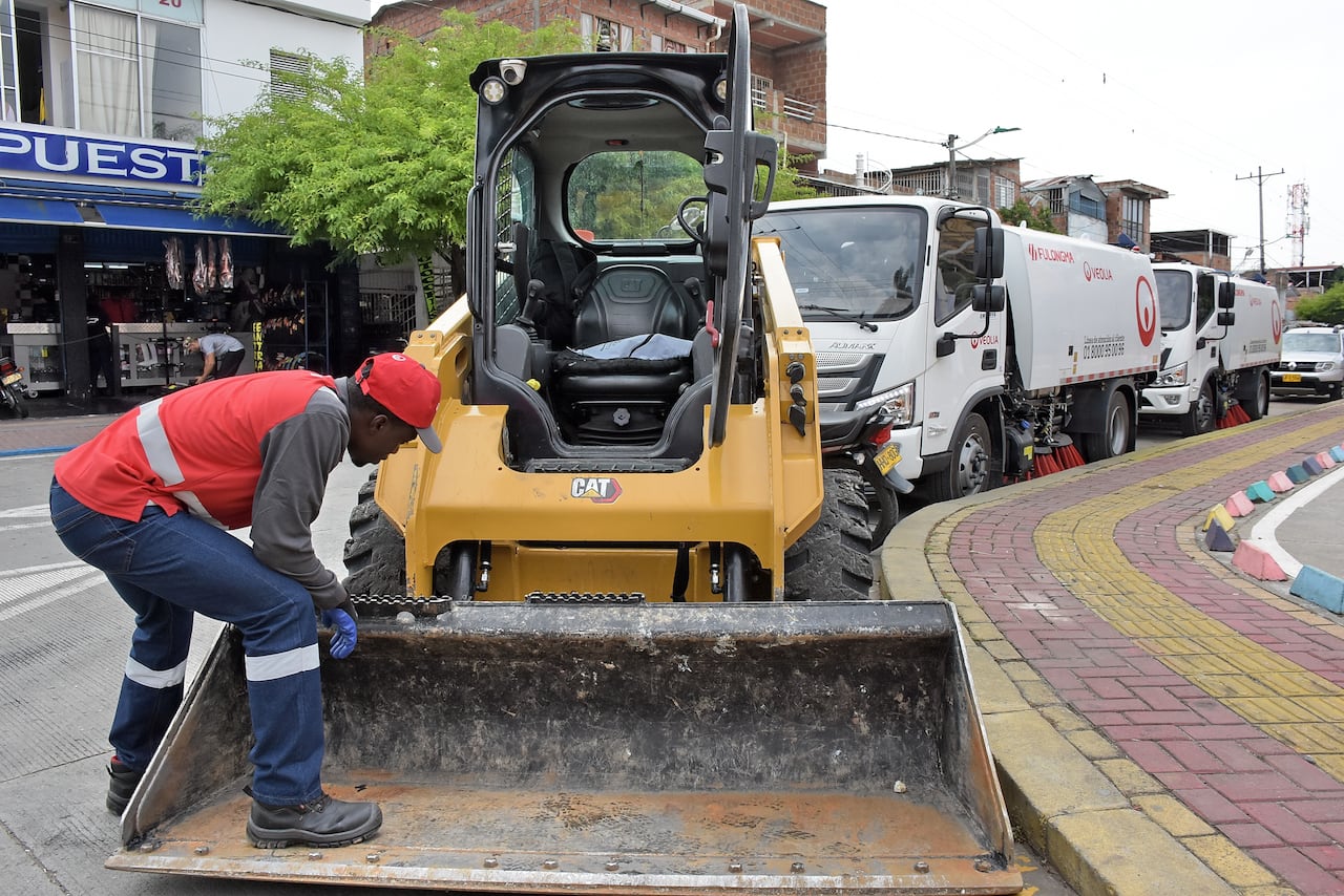 Empresa VEOLIA Entregó 6 Vehículos a la Alcaldía.