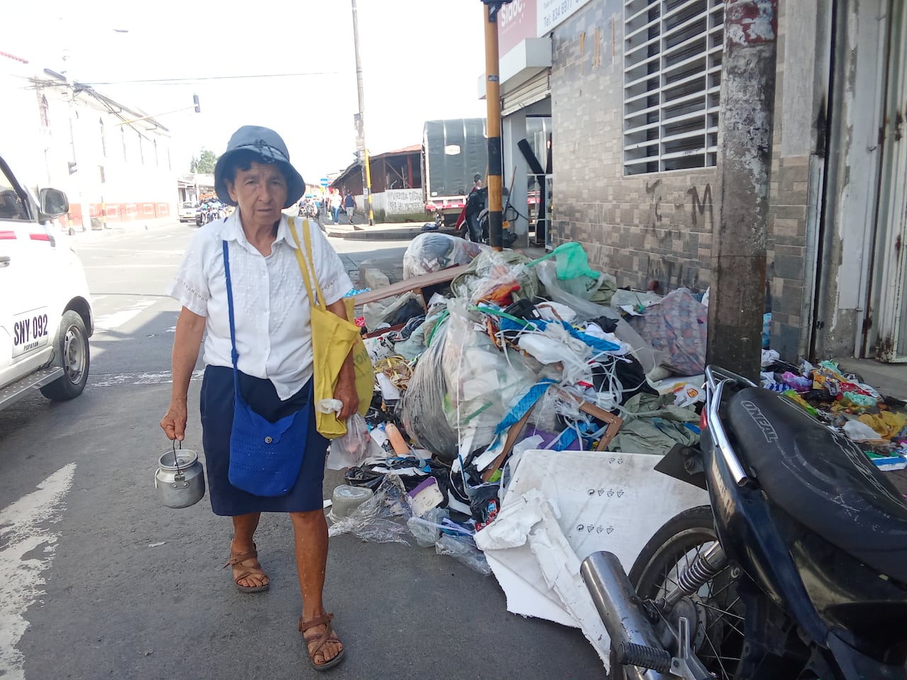 En Popayán, literalmente las personas ya caminan en medio de las basuras y los desperdicios, como bien lo comprobó esta redacción en los recorridos que a diario adelanta por la capital del Cauca.