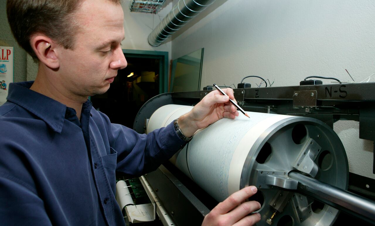 La actividad sísmica ha sido prominente en California durante la mañana de este 12 de febrero, con más de 15 temblores reportados en la región. La magnitud de estos eventos ha despertado preocupación entre la población local.