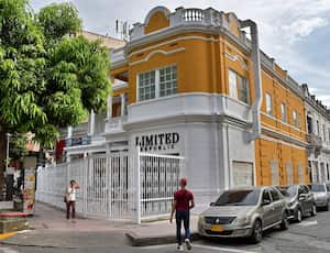 La Casa Felisa solo conserva la fachada, según historiadores y arquitectos. Allí ahora funcionan negocios. Foto Raúl Palacios