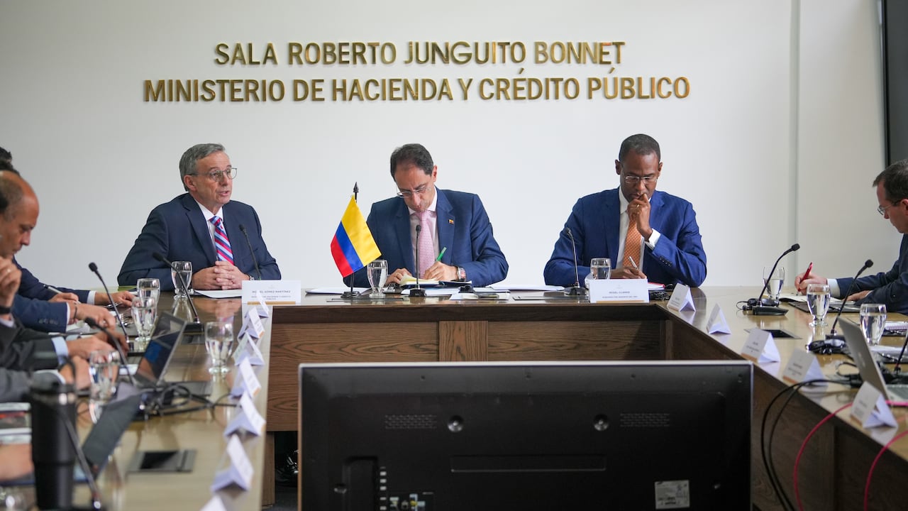 Funcionarios del Gobierno tuvieron un primer acercamiento con el FMI y le pidieron a la entidad una evaluación de las finanzas de Colombia.