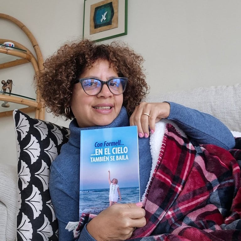 Ibelis Cabrales, escritora, quien firma sus obras literarias como Cubana Ibelis. Su reciente libro es sobre Juan Formell.