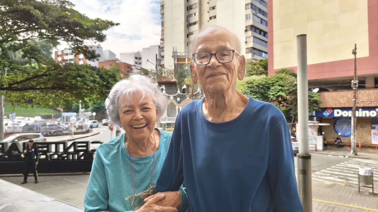 Absalón Gutiérrez Gómez cumplió 102 en febrero de 2025. A su lado su esposa Amalia Macías de Gutiérrez, que tiene 80 años.