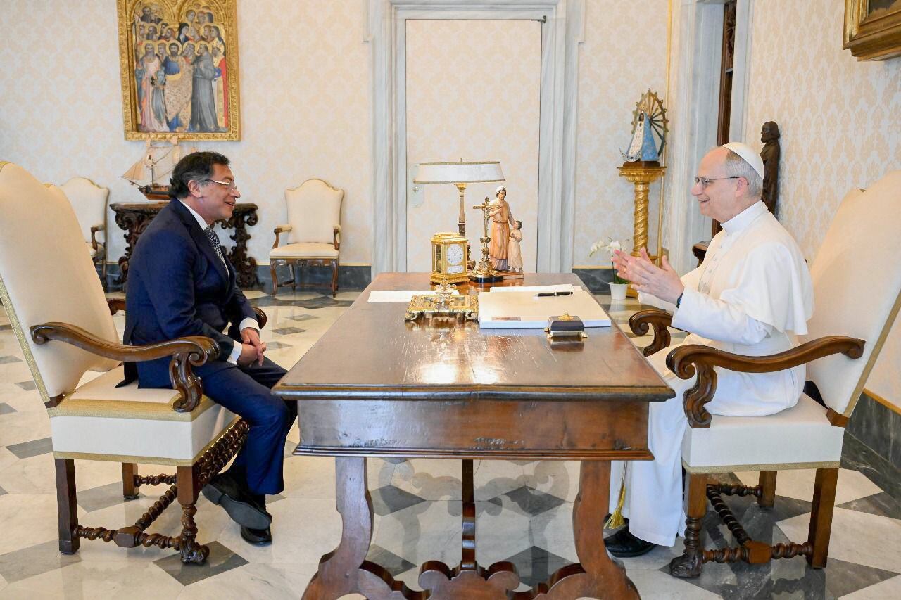 Petro y papa León XIV