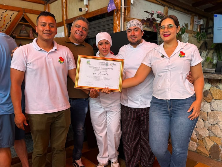 El restaurante La Aquarela, en Palmira, recibió la certificación categoría oro como establecimiento saludable.