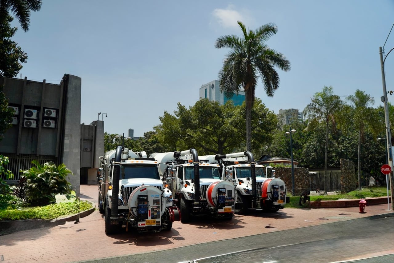 Con tres equipos totalmente nuevos (y 14 Vactor activos en la ciudad), Emcali incrementa su capacidad para remover sedimentos y obstrucciones, mejorando la respuesta ante emergencias y el mantenimiento de la red.